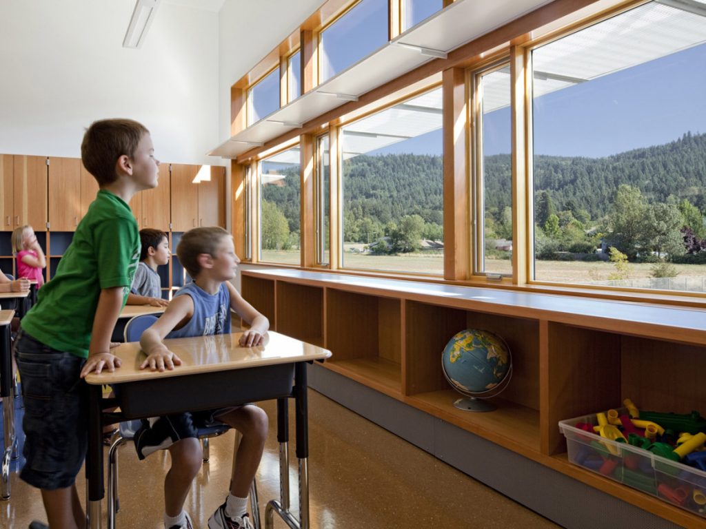 Panou de reflexie a luminii, integrat în tâmplăria ferestrei